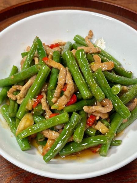 豇豆炒肉怎么炒好吃_豇豆炒肉用焯水吗