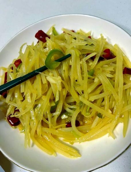 家常炒土豆怎么做_炒土豆丝脆爽技巧