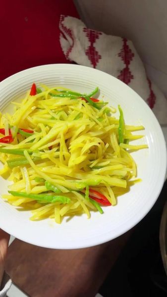 家常炒土豆怎么做_炒土豆丝脆爽技巧