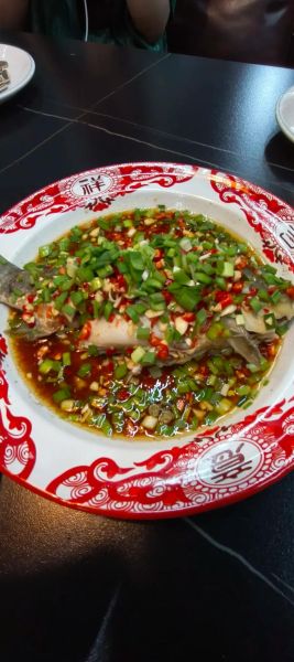 凉拌鲫鱼怎么做_凉拌鲫鱼正宗做法