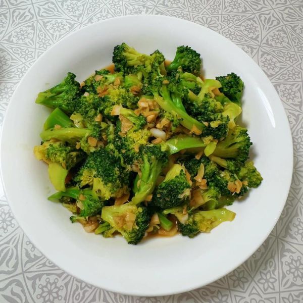 西兰花怎么炒好吃_家常西兰花做法