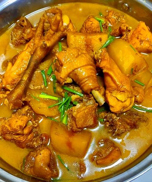 土豆烧鸡的家常做法_怎么炖才入味