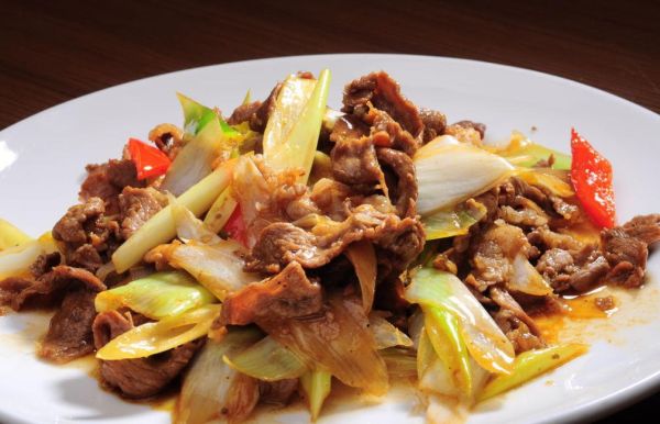 家常爆炒羊肉怎么做_爆炒羊肉用哪个部位最嫩