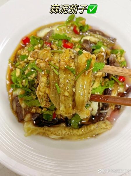 凉拌蒸茄子怎么做_蒸茄子不吸油技巧