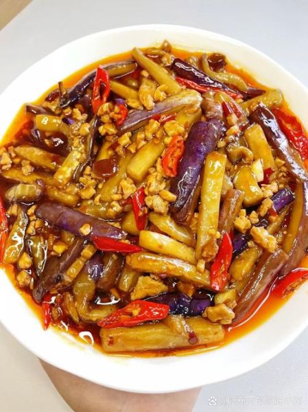 烧茄子怎么做简单又好吃_家常烧茄子需要焯水吗