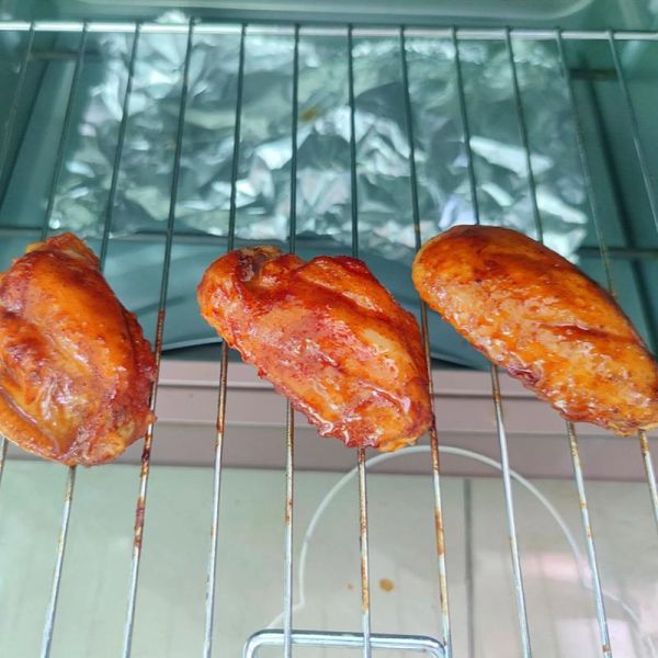 奥尔良烤翅怎么腌制才入味_家庭烤箱温度时间设置