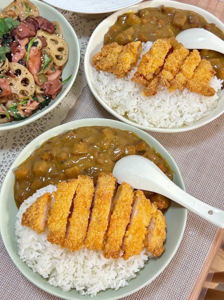 咖喱鸡排饭怎么做_咖喱鸡排饭家常做法