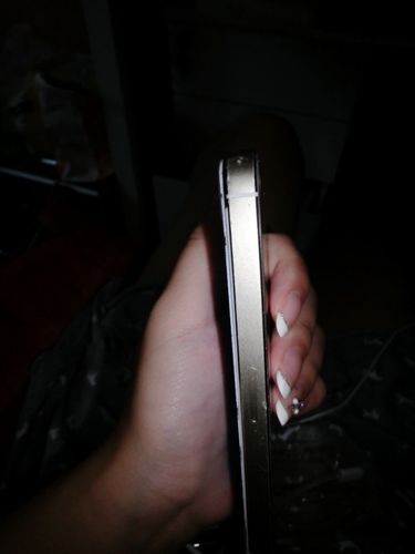 手机屏幕翘起来了怎么办_手机翘屏还能用多久