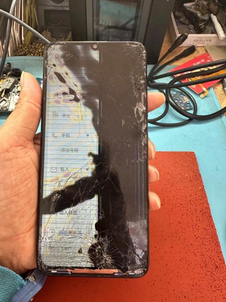 手机屏幕碎了怎么办_换屏要多少钱