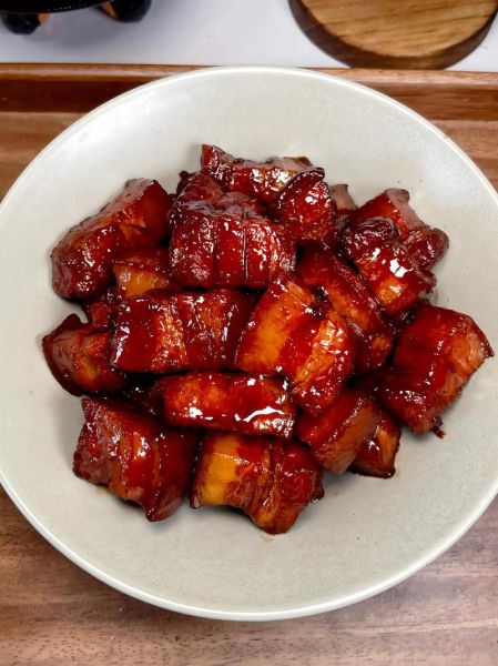 正宗红烧肉怎么做_红烧肉肥而不腻的秘诀