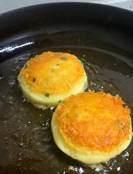 洋芋粑粑怎么做_洋芋粑粑的配方比例