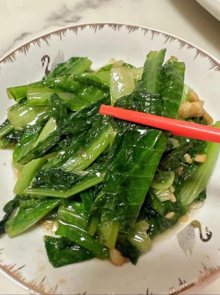 蒜蓉油麦菜怎么做_蒜蓉油麦菜焯水吗