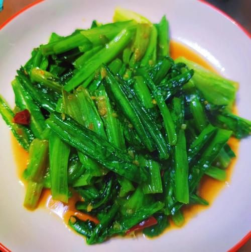 蒜蓉油麦菜怎么做_蒜蓉油麦菜焯水吗