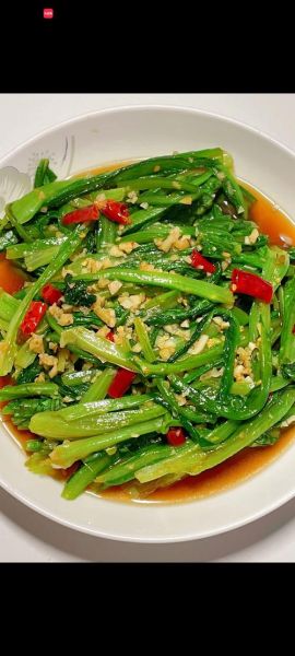 蒜蓉油麦菜怎么做_蒜蓉油麦菜焯水吗