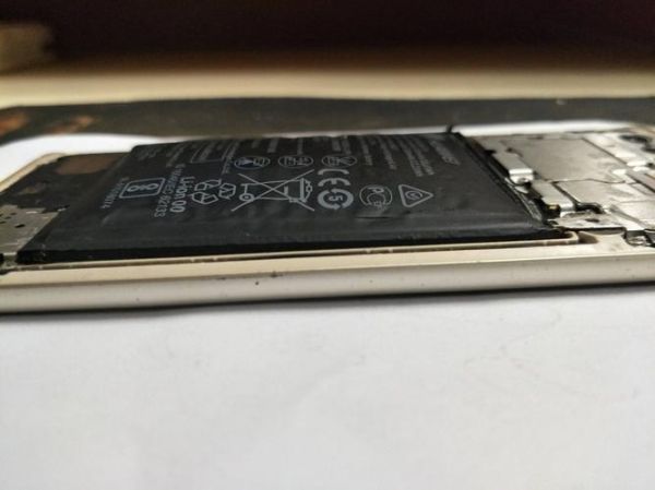 手机电池鼓了还能用吗_鼓包电池安全吗