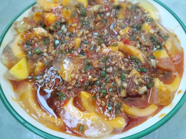 辣椒皮蛋怎么做_皮蛋拌辣椒家常做法