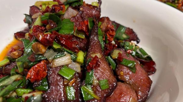 腊牛肉怎么做好吃_腊牛肉的做法最正宗的做法