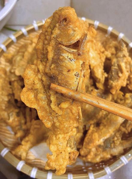 油炸鱼怎么做才酥脆_炸鱼用什么面粉最好