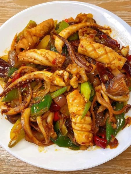 爆炒鱿鱼的家常做法_怎么炒鱿鱼不腥