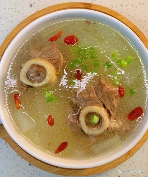 清炖大骨头汤怎么做好喝_清炖大骨头汤的家常做法