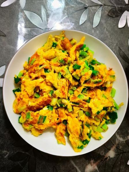 小葱炒鸡蛋怎么做_鸡蛋炒出来嫩不嫩