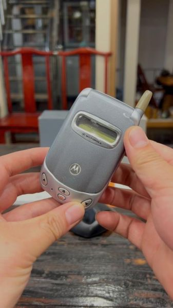 摩托罗拉第一代手机是什么_摩托罗拉第一代手机价格