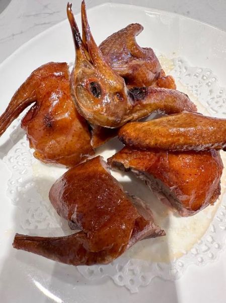 乳鸽怎么做好吃_乳鸽最正宗的做法