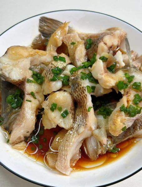 清蒸鲈鱼怎么蒸才不腥_清蒸鲈鱼蒸几分钟最佳