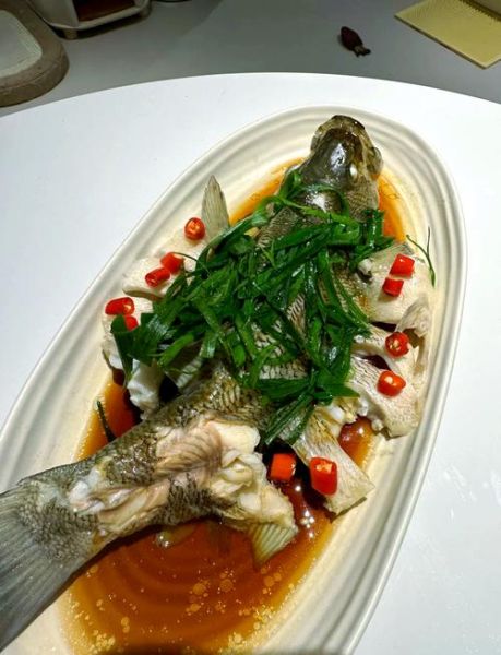 清蒸鲈鱼怎么蒸才不腥_清蒸鲈鱼蒸几分钟最佳