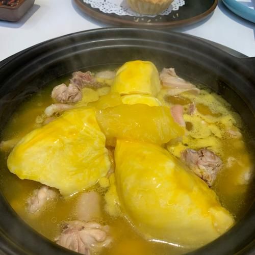 榴莲煲鸡汤的做法_榴莲煲鸡汤要焯水吗