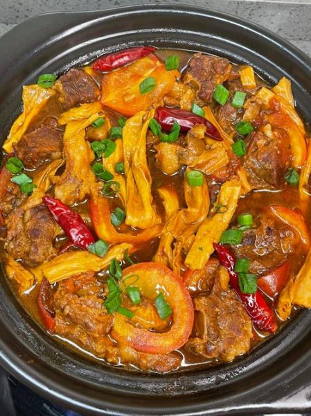 番茄炖牛腩怎么做_牛腩炖多久才软烂