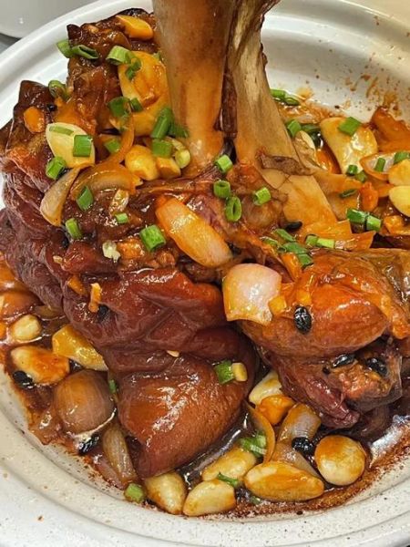 家常扒肘子怎么做_软烂不腻的秘诀