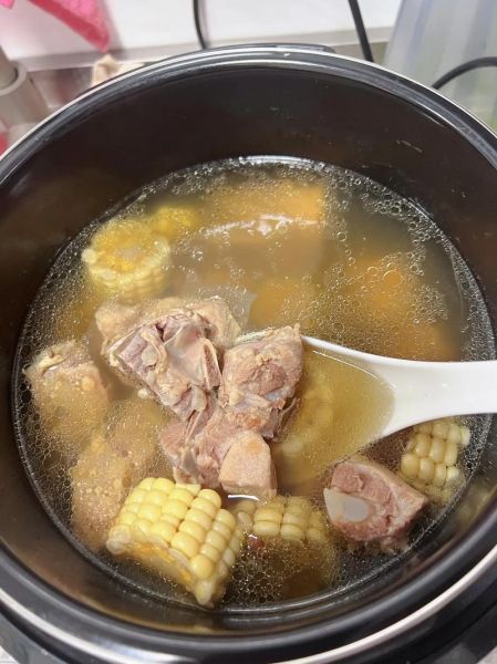排骨玉米汤怎么炖好喝_排骨汤需要焯水吗