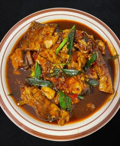 红烧鱼块怎么做简单又好吃_家常红烧鱼块的做法步骤