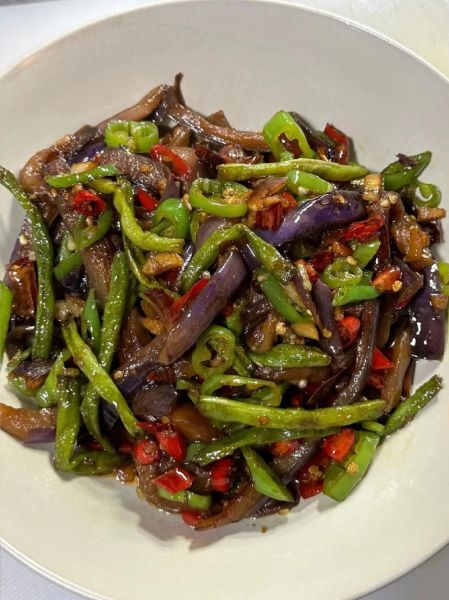 烧茄子怎么做好吃_家常烧茄子做法