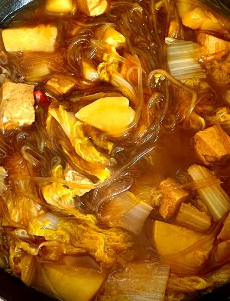 白菜炖土豆的家常做法_怎么做才不软烂