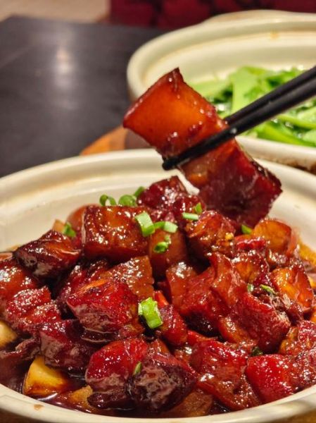 上海红烧肉最正宗做法_为什么用冰糖上色