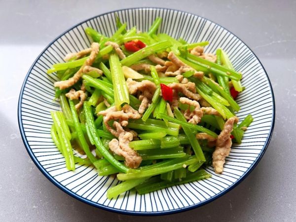 芹菜炒肉怎么炒才嫩_芹菜炒肉的家常做法