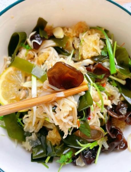 凉拌银耳怎么做好吃_凉拌银耳需要焯水吗