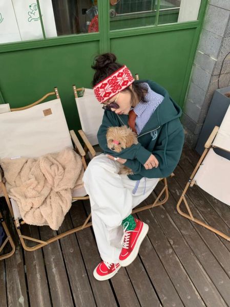 暗红淡绿怎么搭配_暗红淡绿配色技巧