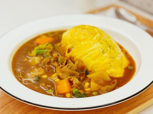 咖喱蛋包饭怎么做_咖喱蛋包饭酱汁怎么调