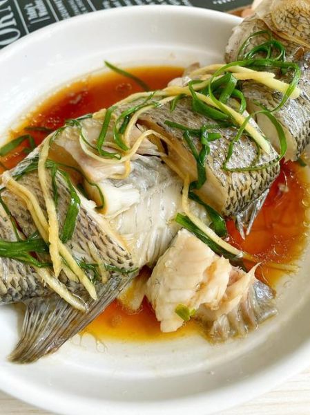 清蒸鲈鱼怎么做_清蒸鲈鱼蒸多久才嫩