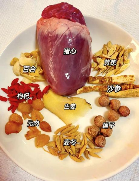 莲子猪心汤的做法_莲子猪心汤的功效与禁忌