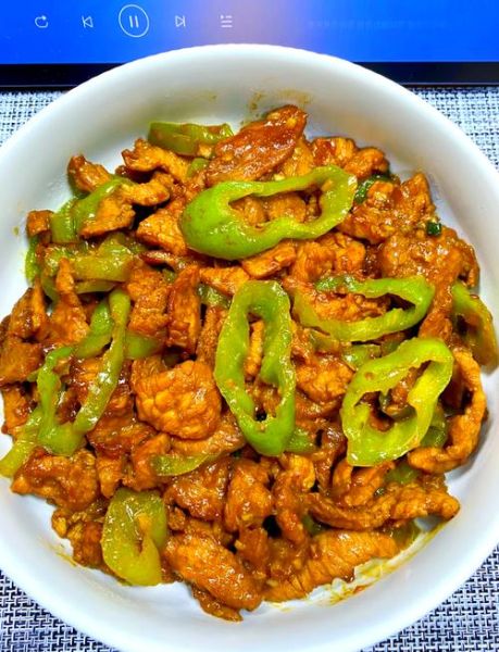 青椒怎么炒好吃_青椒炒肉的做法步骤