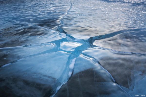 冰什么湖面_冰裂湖面是怎么形成的