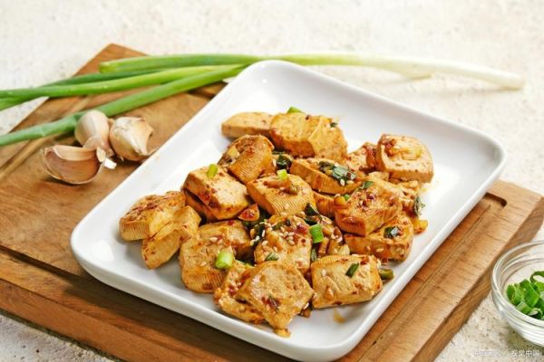 炒油豆腐怎么做好吃_家常油豆腐炒什么配菜