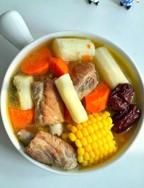 排骨炖山药怎么做好吃_山药炖排骨要不要焯水