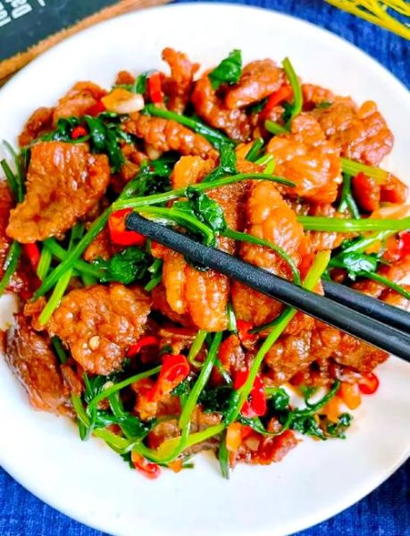 牛肉炒香菜怎么炒才嫩_家常做法窍门