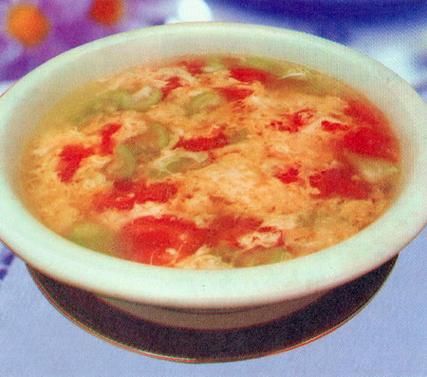 西红柿丝瓜蛋汤怎么做_丝瓜蛋汤要不要先炒西红柿