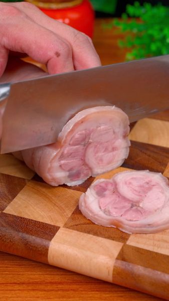 白切猪脚怎么做才脆_白切猪脚焯水多久